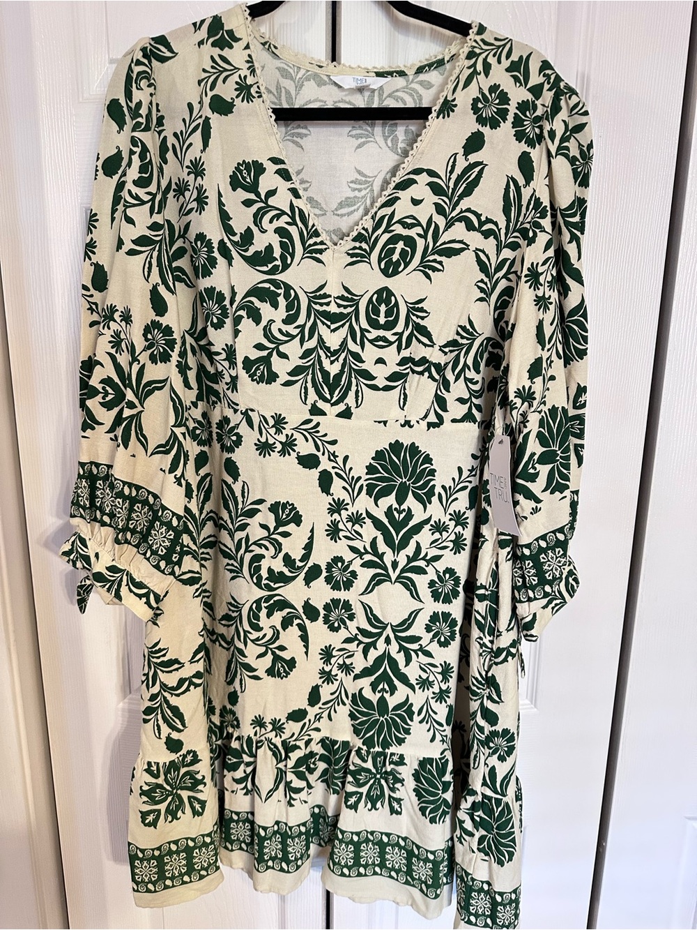 Time and Tru Cream Dress with Dark Green Floral Print XL(16/18)